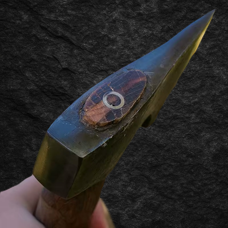 Viking Nord-Axt DRAKSLICE – geschmiedeter Stahlkopf mit Holzgriff in Detailansicht