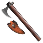 Wikinger-Axt MJÖLNIR mit dunklem Holzstiel, geschmiedeter Stahlklinge und brauner Lederscheide auf weißem Hintergrund.