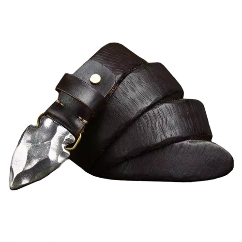 Echtleder Gürtel mit Pfeilspitze aus Rindsleder – Grossansicht auf weissem Hintergrund