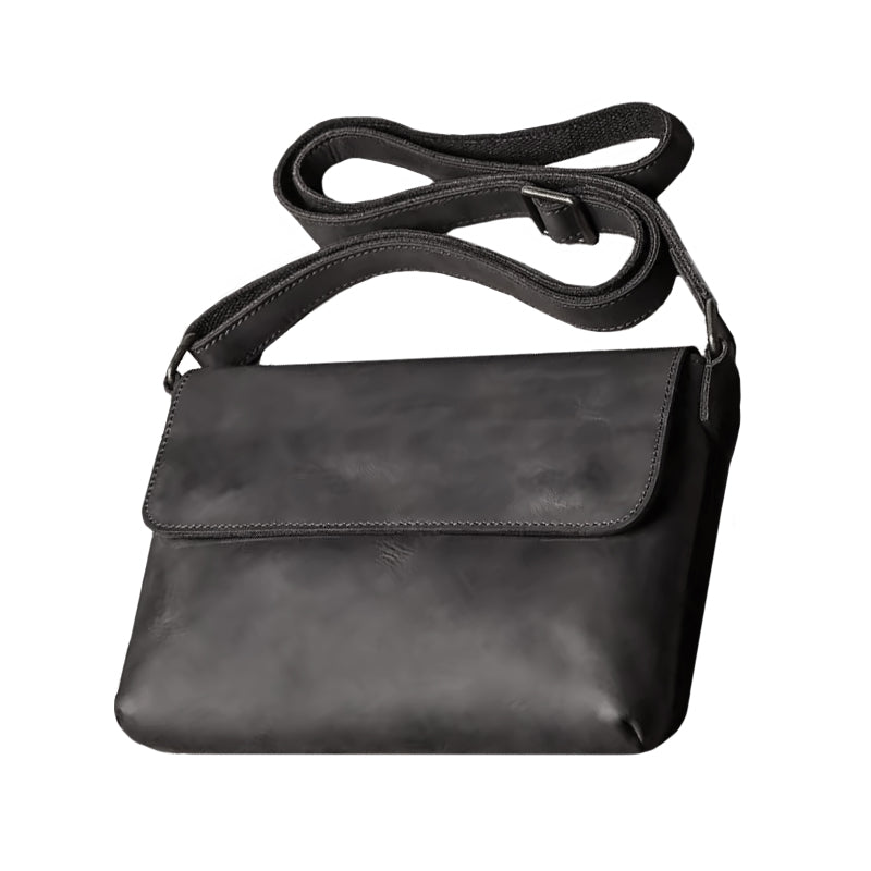 Echtleder Umhängetasche Herren aus Rindsleder – Frontansicht mit aufgewickeltem Schulterriemen