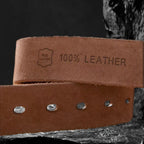 Echtleder-Gürtel aus braunem Rindsleder – Detailaufnahme der Lederprägung