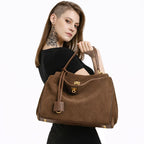 Damen Echtleder Tasche braun verschiedene Tragevarianten am Model