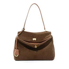 Echtleder Damen Umhaengetasche braun aus echtem Rindsleder freigestellt vor weissem Hintergrund