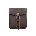 Gürteltasche im Mittelalter LARP Stil aus braunem Kunstleder mit Triskelion-Symbol – inspiriert von nordischer Handwerkskunst
