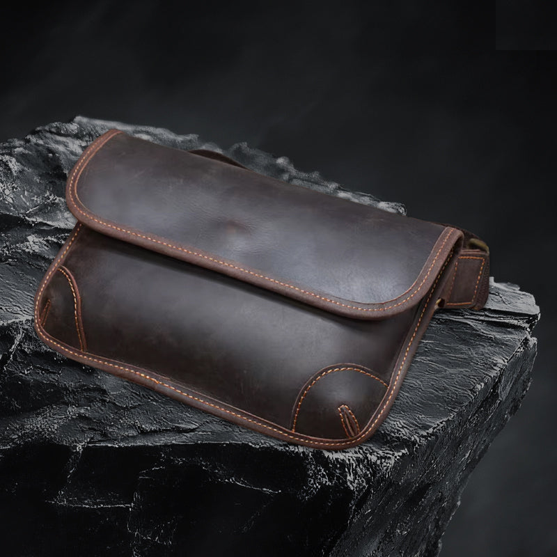 Umhängetasche aus echtem Rindsleder – schrägue Produktansicht, Vintage-Optik