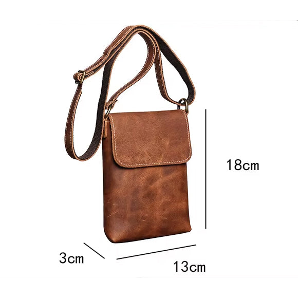 Umhängetasche aus echtem Rindsleder – Modell ODIN in Braun mit Grössenangabe 18×13×3 cm, handgefertigt im Nordskulls Stil, robust und hochwertig verarbeitet