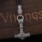 Mjölnir Halskette Wikinger Schmuck Thors Hammer 925 Silber auf Holz