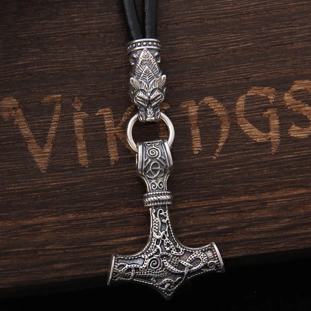 Mjölnir Halskette Wikinger Schmuck Thors Hammer 925 Silber auf Holz