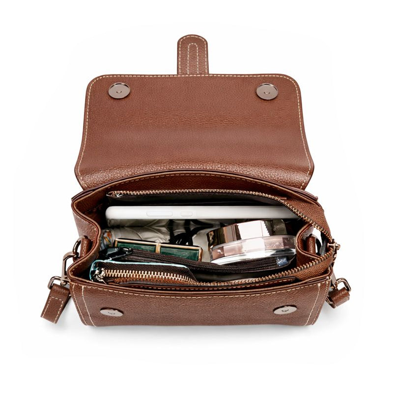 Innenansicht einer Echtleder Handtasche fuer Damen aus braunem Rindsleder mit Faecheraufteilung