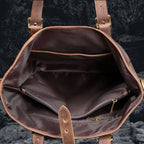 Echtleder Tasche Damen aus braunem Rindsleder – Innenansicht mit viel Stauraum und robustem Innenfutter