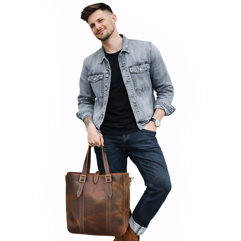 Echtleder Umhängetasche Herren braun – grosse Ledertasche aus Rindsleder im Ganzkörper-Grössenvergleich